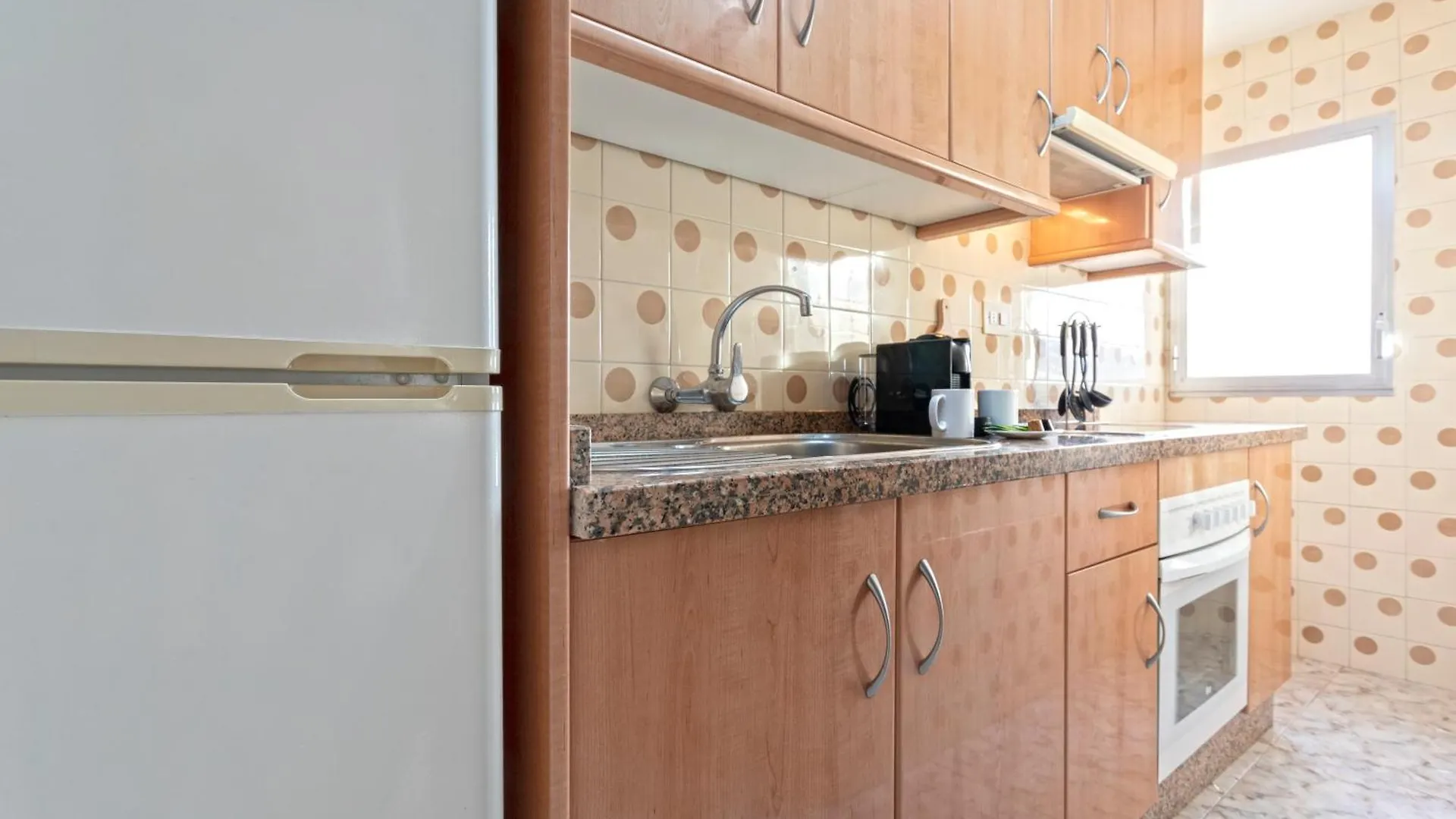 1004 - Beachfront Apartment On El Paseo, 4 Pers - Air Conditionning - Wi-Fi - Smart Tv Almuñécar