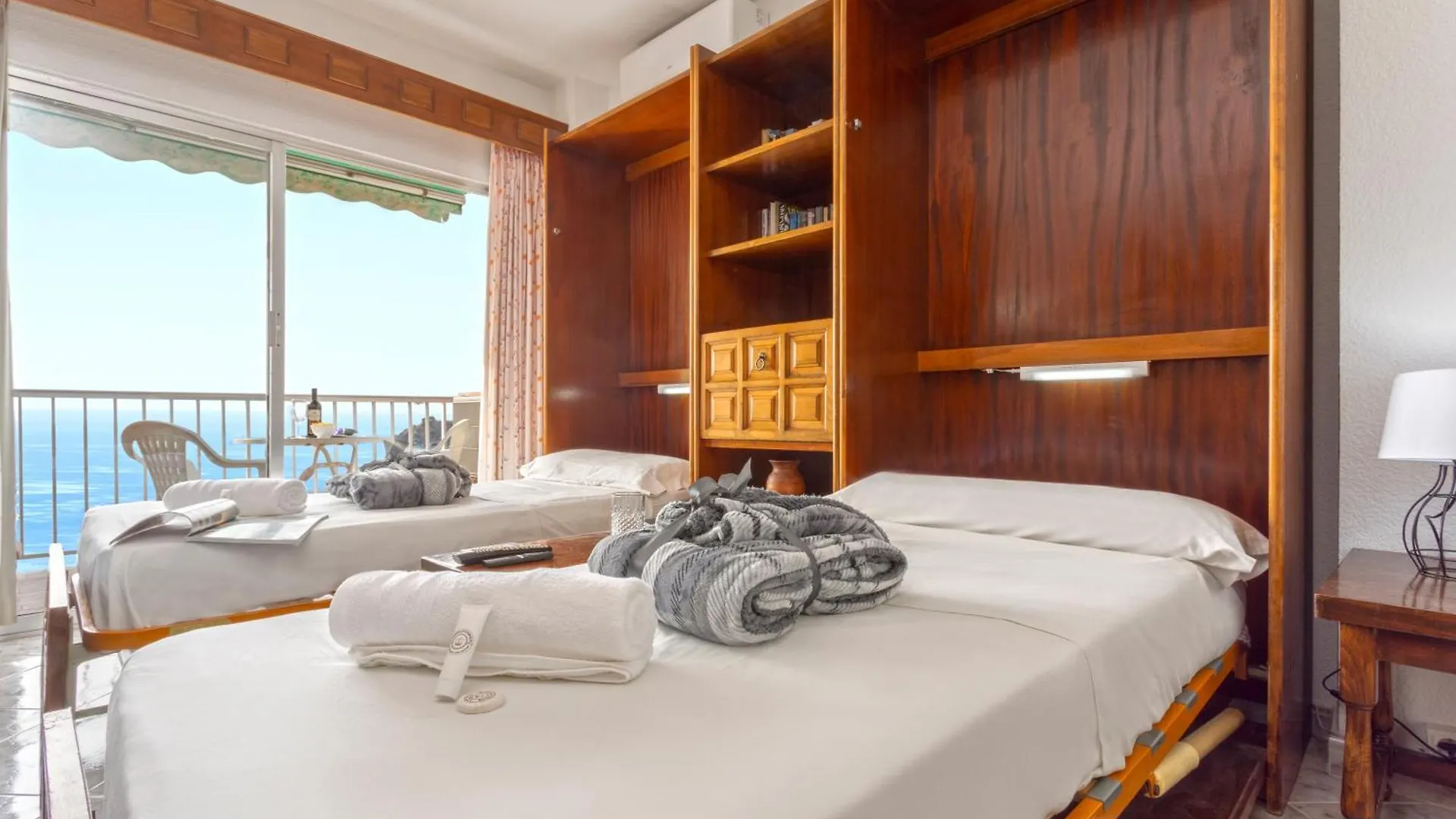 1004 - Beachfront Apartment On El Paseo, 4 Pers - Air Conditionning - Wi-Fi - Smart Tv Almuñécar Spanyolország