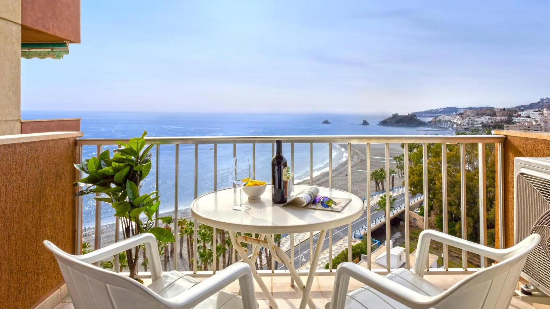 1004 - Beachfront Apartment On El Paseo, 4 Pers - Air Conditionning - Wi-Fi - Smart Tv Almuñécar 0*,  İspanya