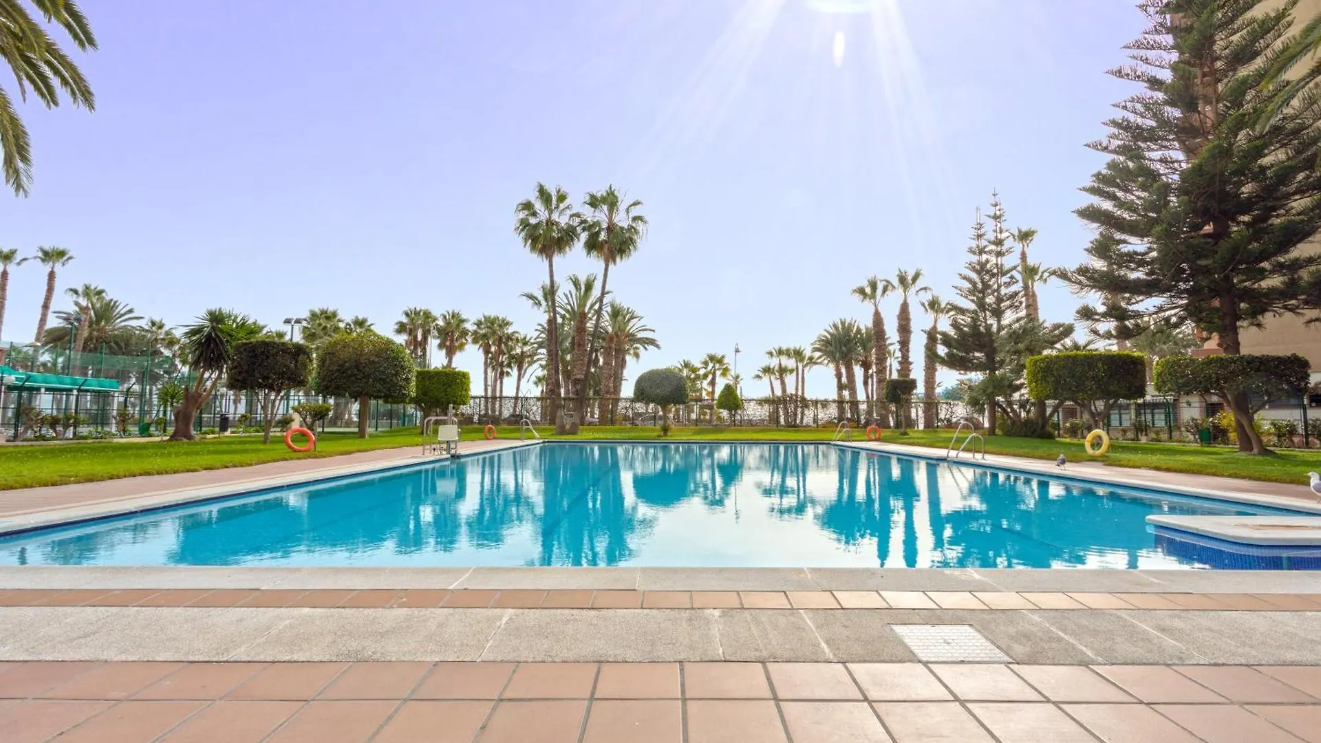 1004 - Beachfront Apartment On El Paseo, 4 Pers - Air Conditionning - Wi-Fi - Smart Tv Almuñécar 0*,  İspanya