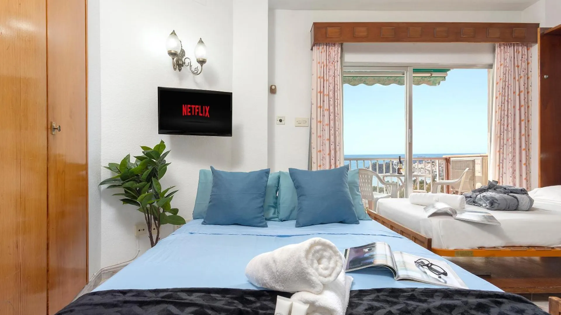 1004 - Beachfront Apartment On El Paseo, 4 Pers - Air Conditionning - Wi-Fi - Smart Tv Almuñécar